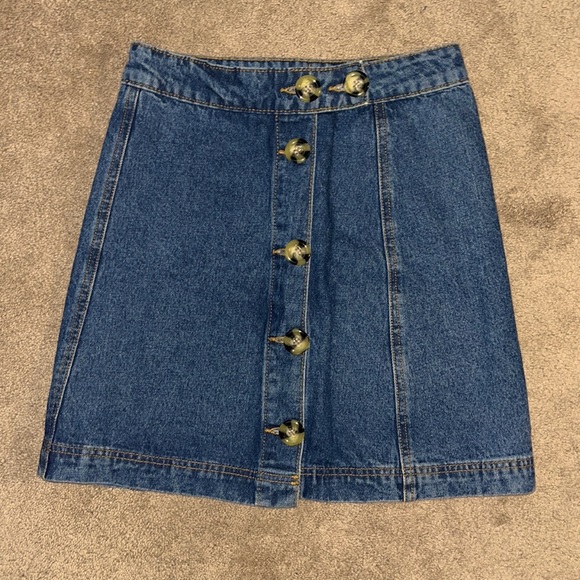 Denim mini skirt - EUC!! Only worn once! $15 - Picture 1 of 5